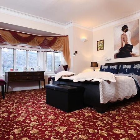 Luxury Suite In Quiet Countryside Location Swansea Bagian luar foto
