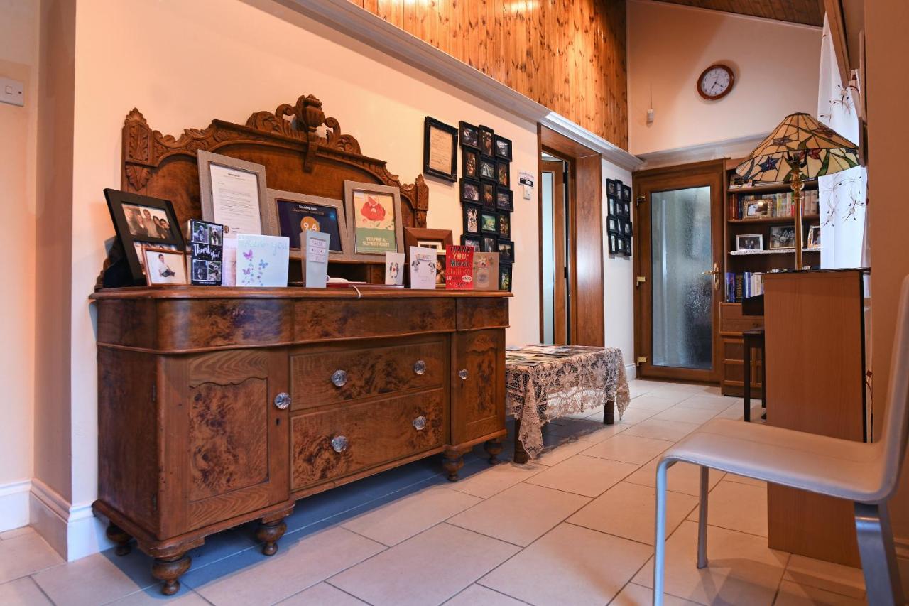 Luxury Suite In Quiet Countryside Location Swansea Bagian luar foto